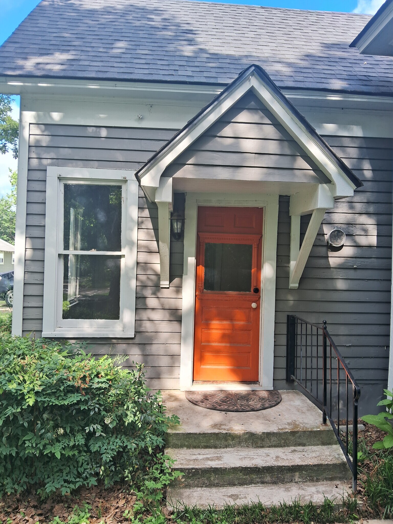 Building Photo - 704 S Anglin St