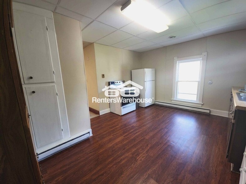 Building Photo - 260 S Plum St