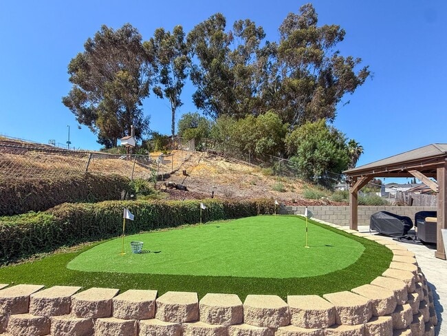 Building Photo - Newly Remodeled 3B 2BA Home w/ Putting Gre...