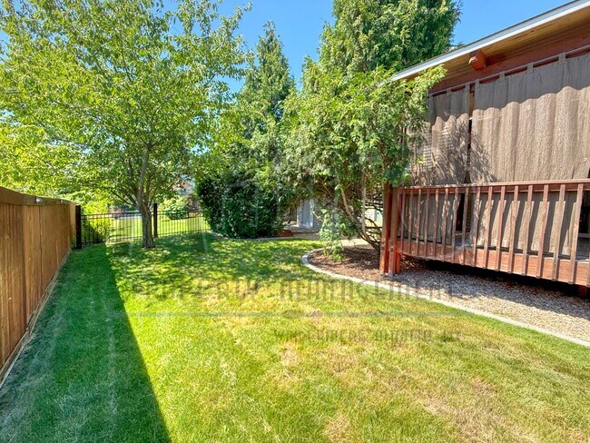 Building Photo - Spacious Eagle Ridge Home