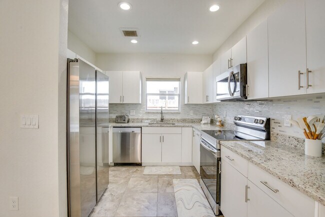 Building Photo - 2601 NW 15th Ct