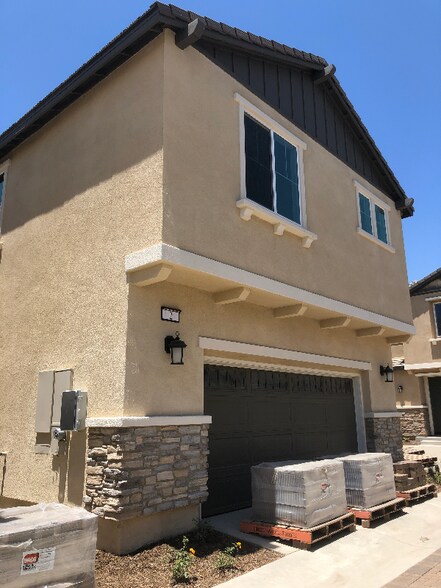 Building Photo - 16254 Lozano St