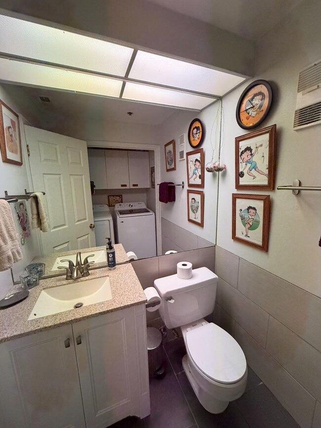 Building Photo - 44 W Broadway