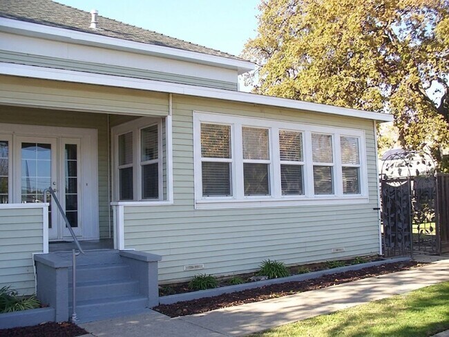 Building Photo - 510 6th St