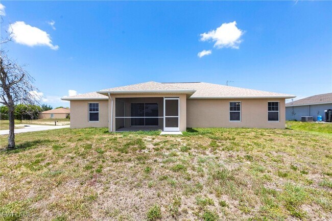 Building Photo - 2121 NW 18th Pl