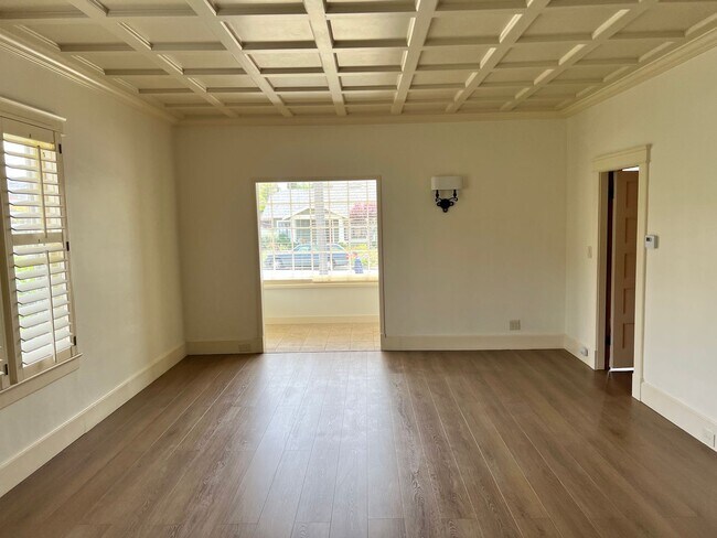Building Photo - 118 W Pedregosa St