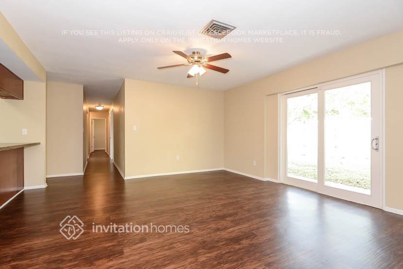Building Photo - 2111 Almeria Way S