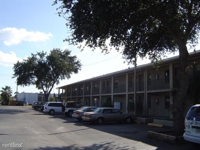 Building Photo - 2 br, 1 bath Apartment - 7800 Belcher Road