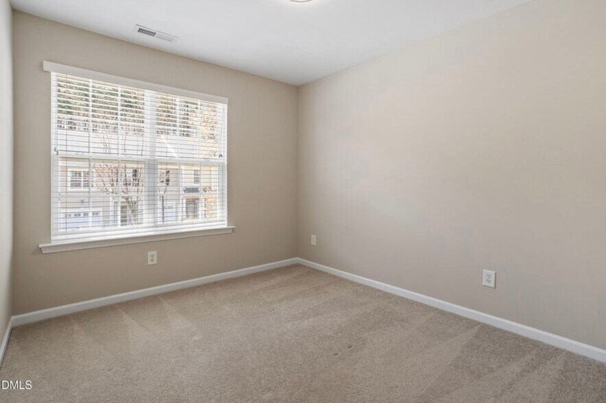 Building Photo - 305 Anterbury Dr