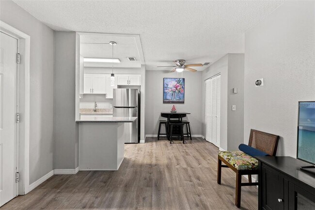 Building Photo - 923 E 12th Ave