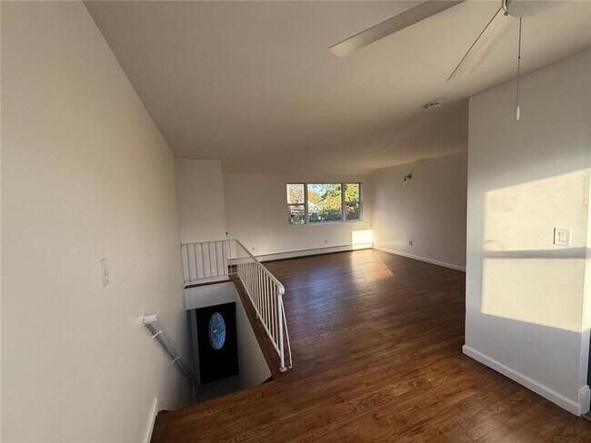 Building Photo - 120-36 Marsden St