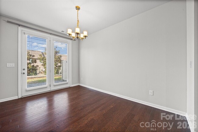 Building Photo - 827 Ayrshire Ave