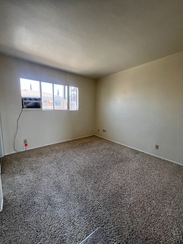 Building Photo - 5822 Kingman Ave