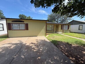 Building Photo - Available NOW! 4 bedroom 2 bathroom in Medical District