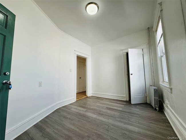 Building Photo - 27-24 Gillmore St