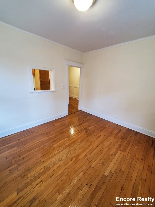 Building Photo - 364 Riverway