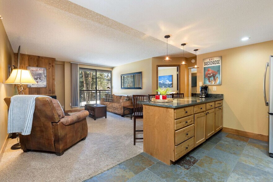 Building Photo - 455 Village Rd