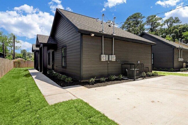 Building Photo - 5622 Kittridge St