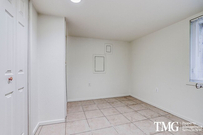 Building Photo - LouderbackPowell