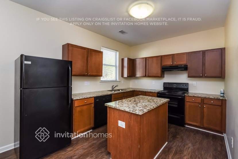 Building Photo - 3467 Rosebud Park Dr