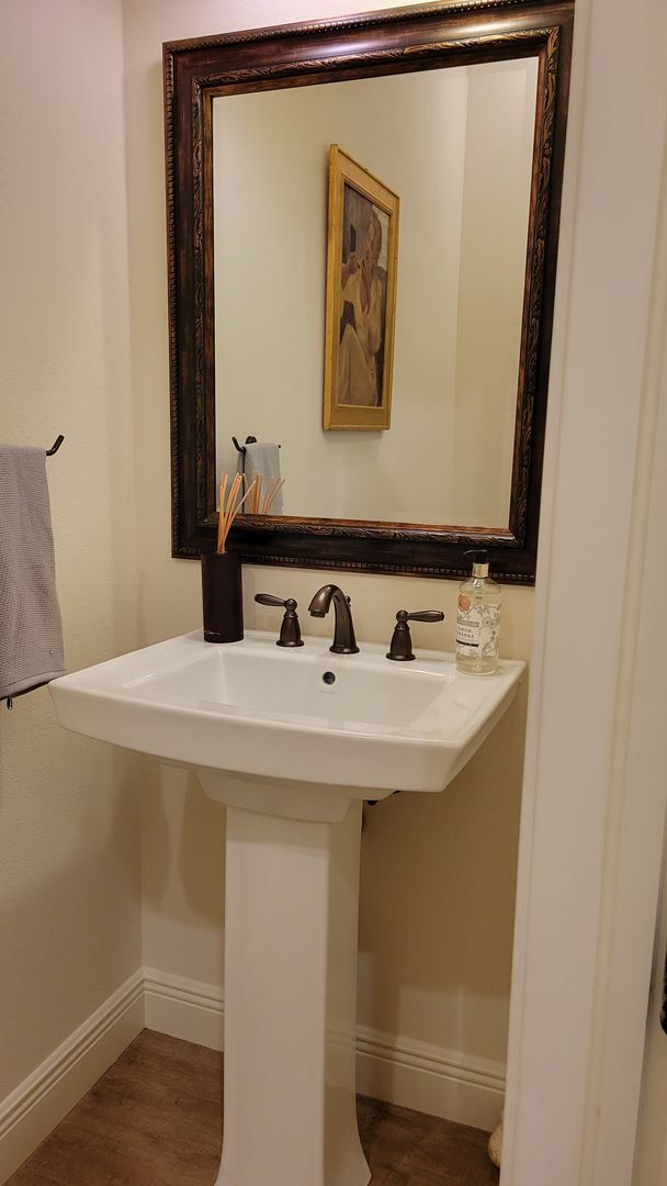 Building Photo - Seasonal stunning 5/5 pool home west of trail near Siesta Key!