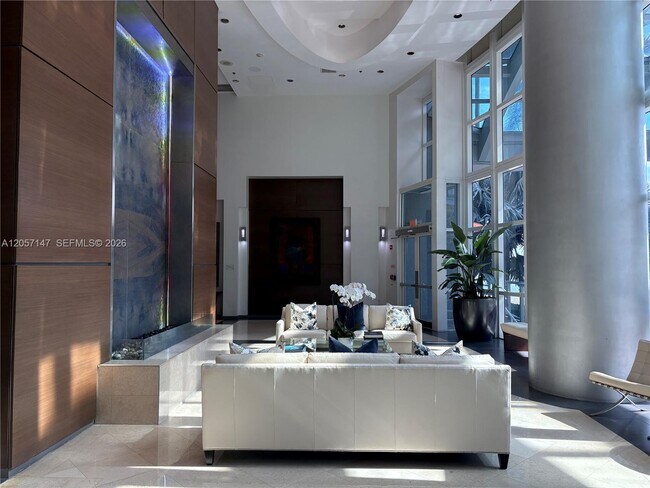 Building Photo - 1155 Brickell Bay Dr