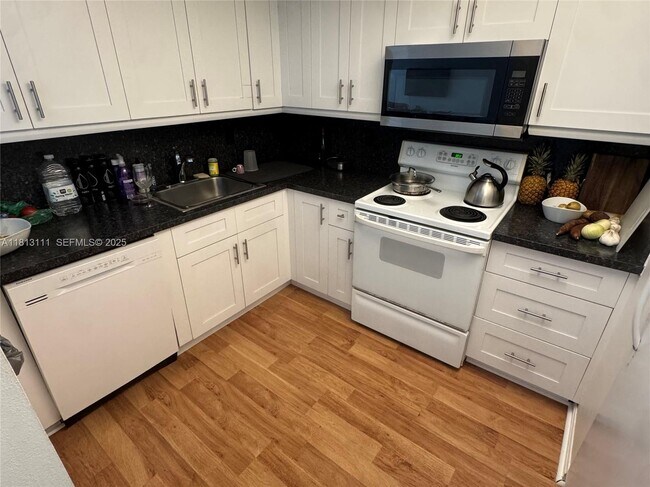 Building Photo - 7011 Environ Blvd