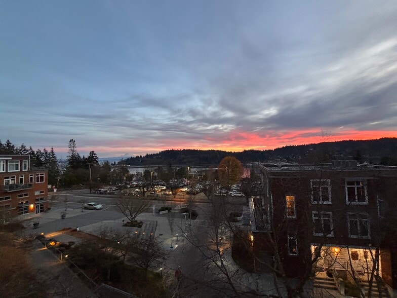 Building Photo - 190 Harbor Sq Loop NE