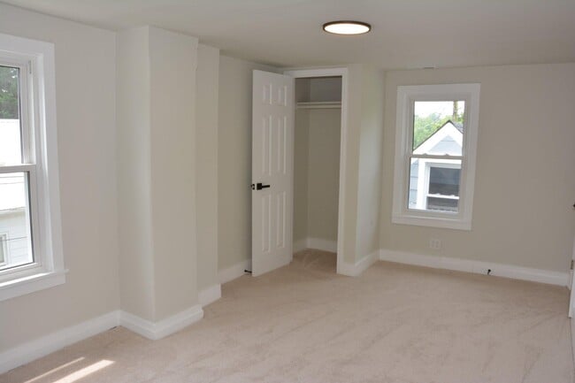 Building Photo - 1006 Circle Dr