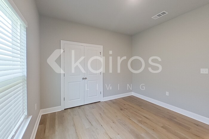 Building Photo - 13745 Pinyon Dr