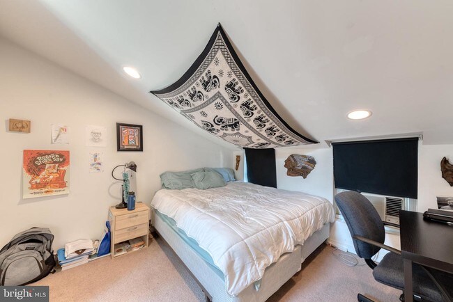 Building Photo - 303 S Washington St