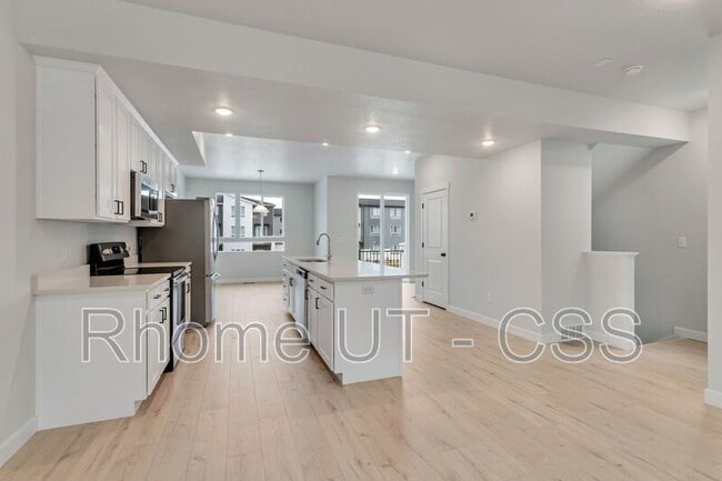 Building Photo - 986 W 540 S