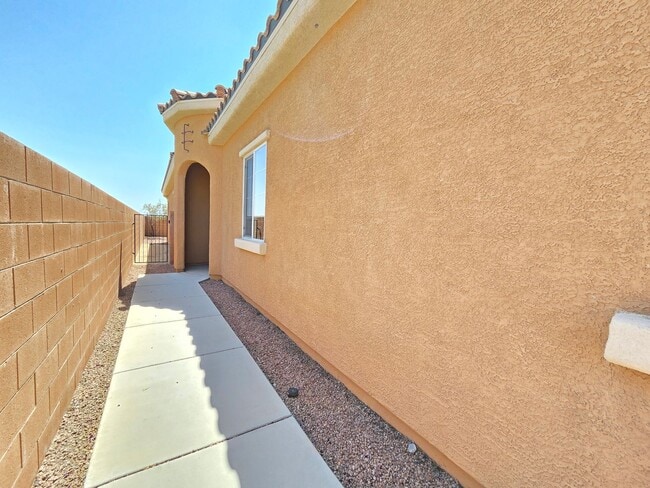 Building Photo - 3 Bedroom Single Story in Providence Gated Community