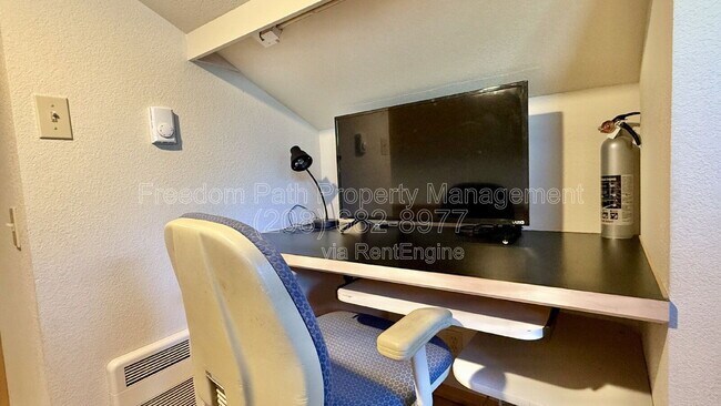 Building Photo - 5637 W Racquet Rd