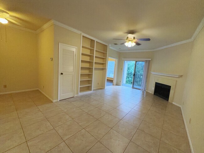 Building Photo - 6666 Harbor Town Dr