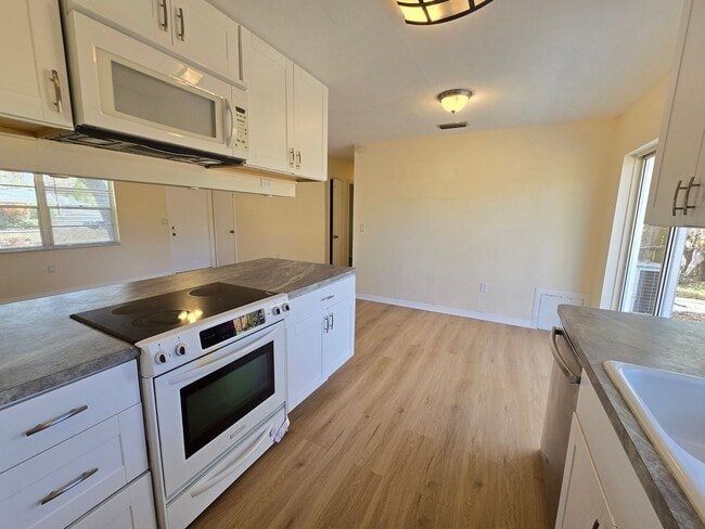 Building Photo - South Sarasota/ Gulf Gate 3 bed/ 1 bath Home ~ Coming Soon!