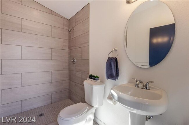 Building Photo - Elevated Desert Living with Strip & Mountain Views – Fully Furnished 6-Bedroom Retreat!