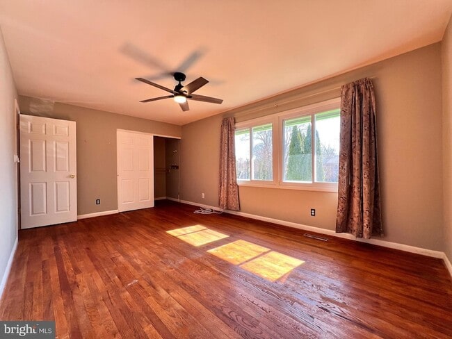 Building Photo - 10305 Crimson Tree Ct
