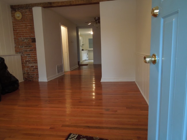 Building Photo - 313 Cherry St