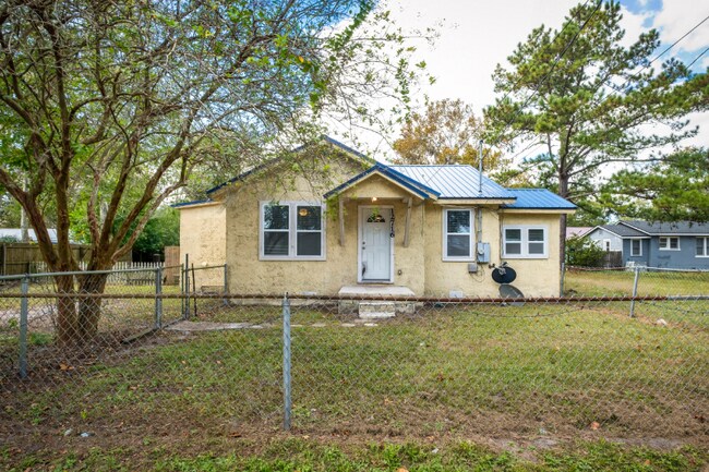 Building Photo - 12716 Gillespie Ave