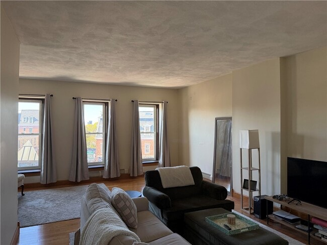 Building Photo - 287 Gregory St