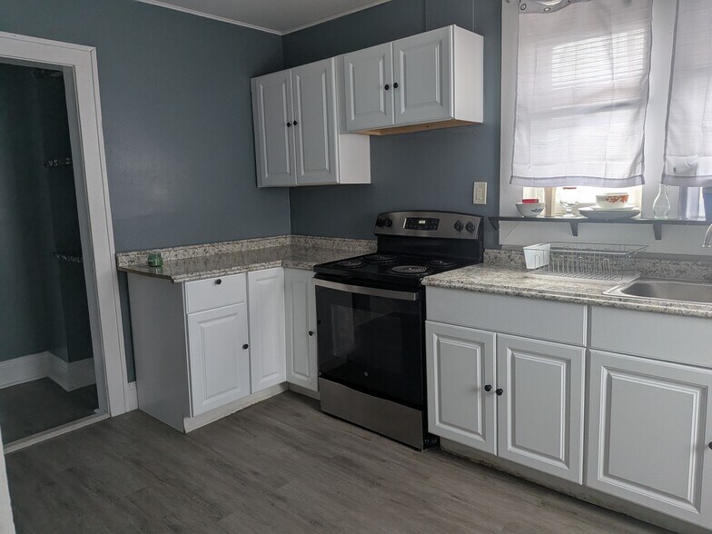 Building Photo - 66 Broad St