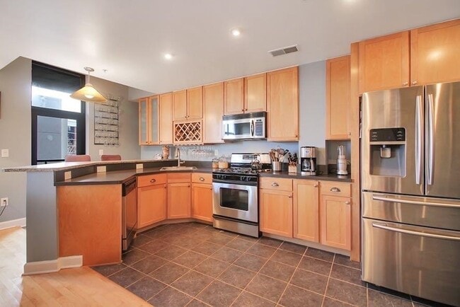 Building Photo - 610 Newark St.