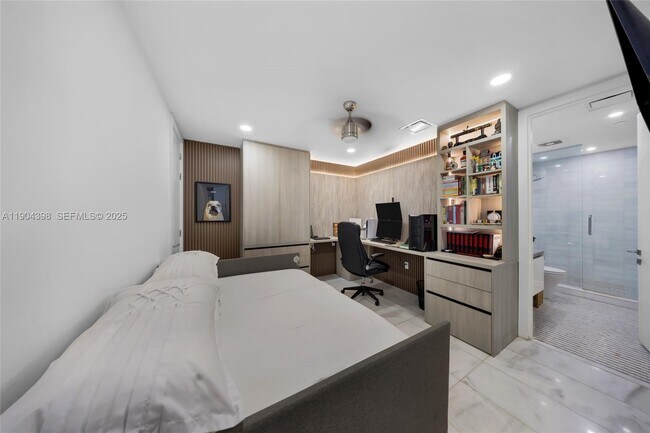 Building Photo - 700 NE 26th Terrace