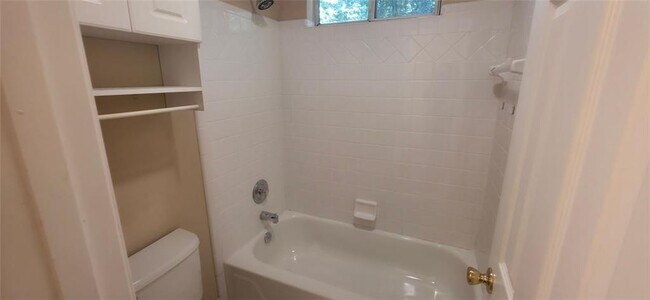 Building Photo - 2655 Westbury Ct