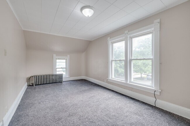 Building Photo - 30 Olcott St