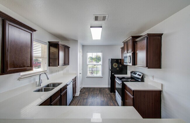 Building Photo - 5008 Sycamore Ln