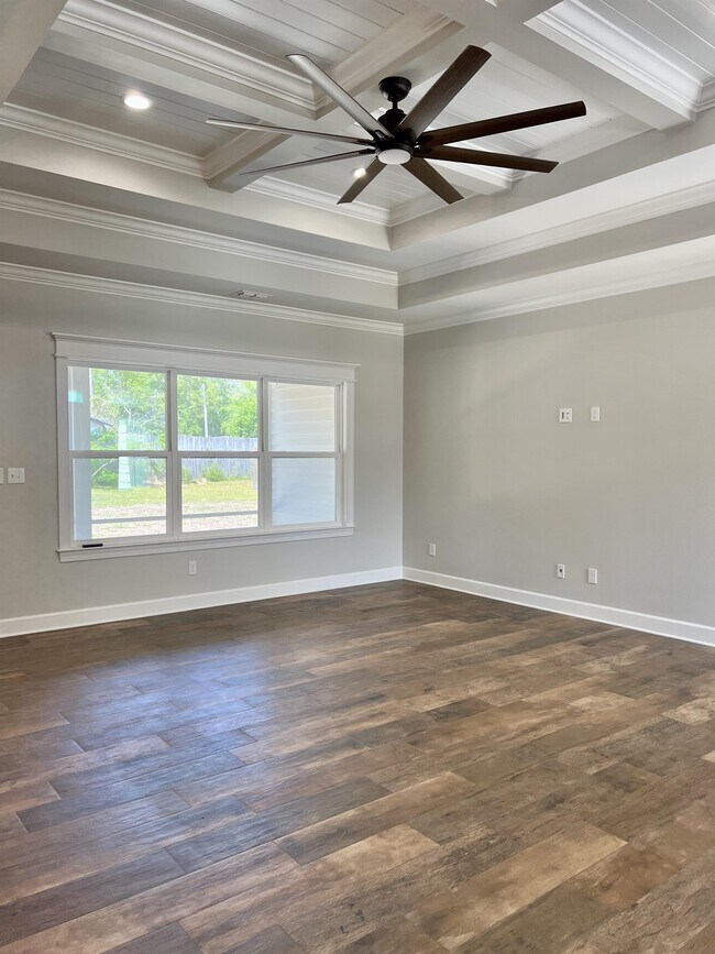 Building Photo - 30 Evergreen Dr