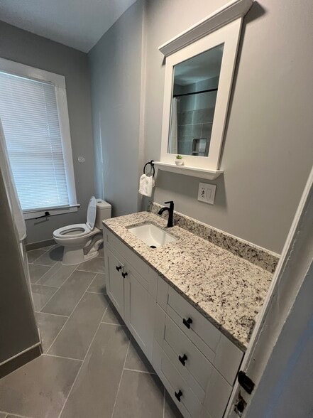 Building Photo - 1933 James Ave