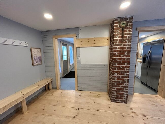 Building Photo - 776 Old Rte 8